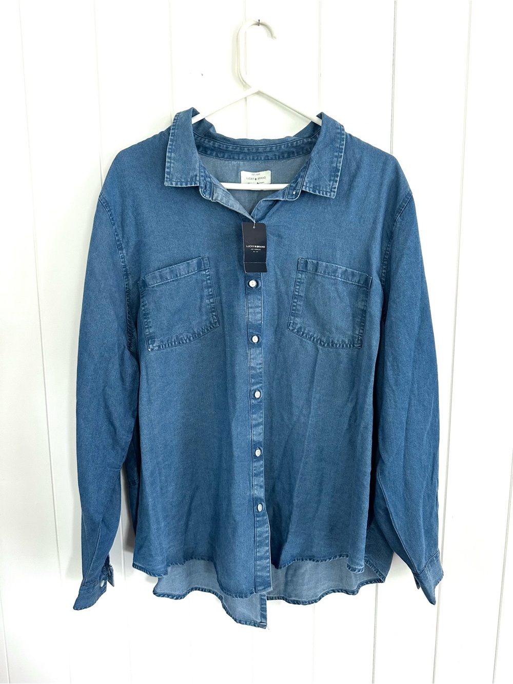 New With Tags Lucky Brand Women’s Blue Tencel Button-Down Shirt